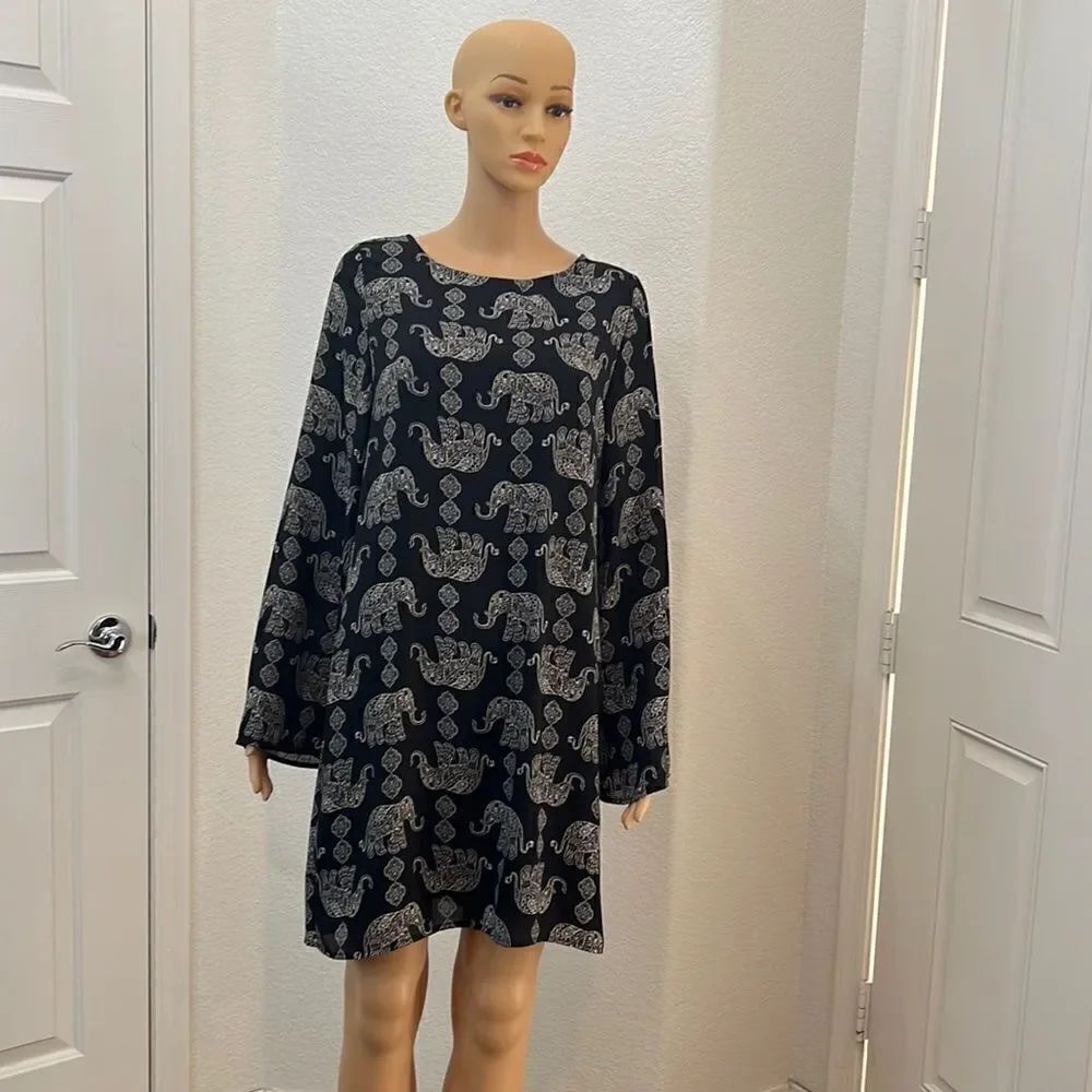 Interi Patty’s Closet Dress Size Medium Elephant Print Scoop Neck Long Sleeve
